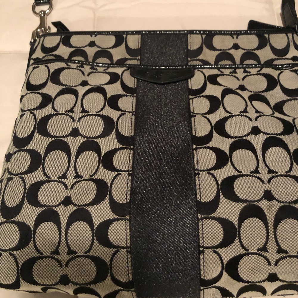 Coach black and white crossbody - Picture 2 of 2
